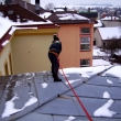 Odstran�n� ledu z budovy �koly 26.1.2009